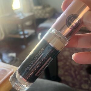 Revolution Conceal & Define Concealer - Beige C2